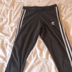 Adidas leggings🖤⚡️size: small, color: ⚫️ ⚪️
